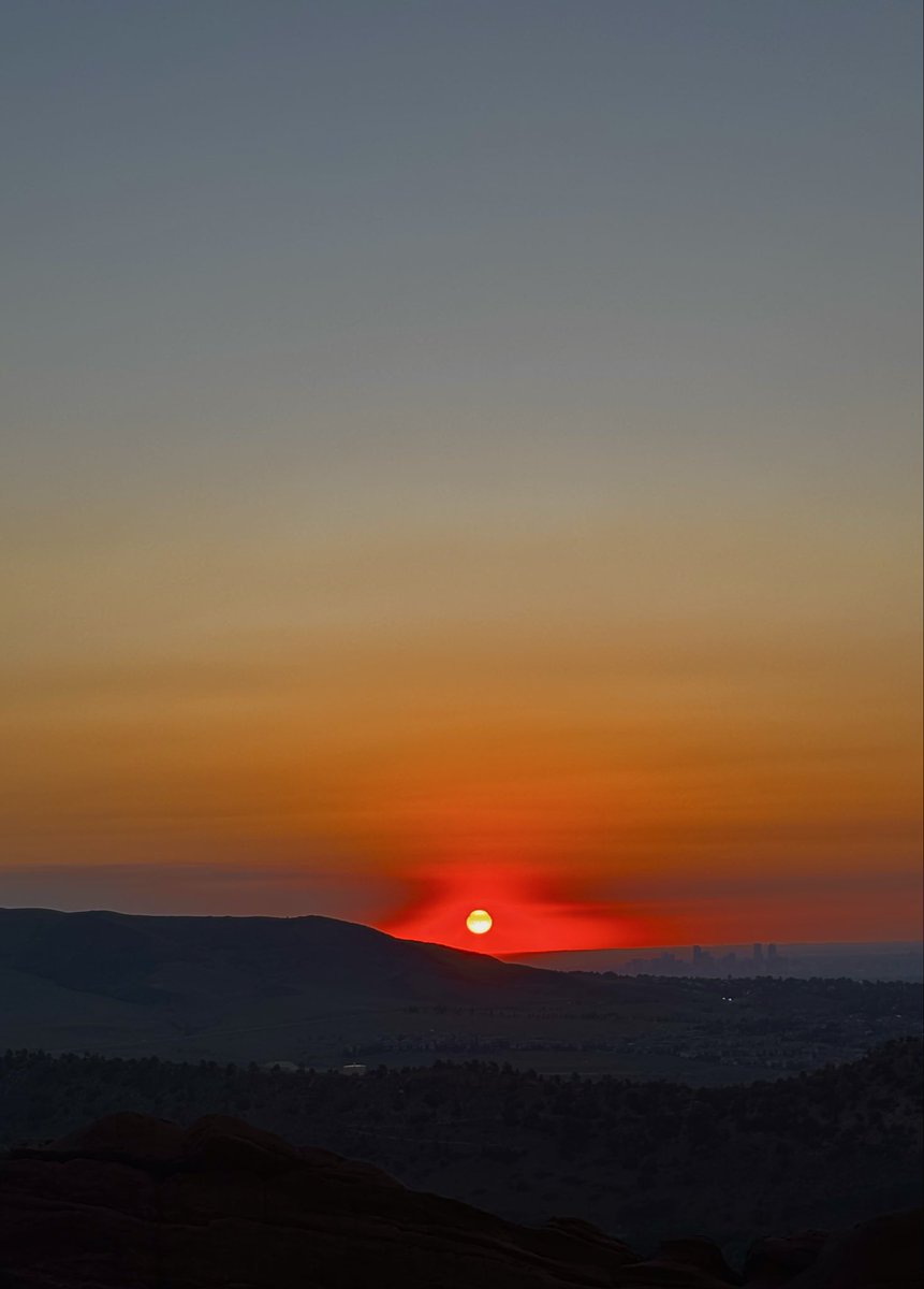 cambrien_beaver's tweet photo. Enjoying Colorado with my team. Today I woke up at 3:30am to watch the sunrise at Red Rocks Park and got to go white water rafting with my team! Ready to play tomorrow at 8:00am. https://t.co/TwLmM4pCJ1