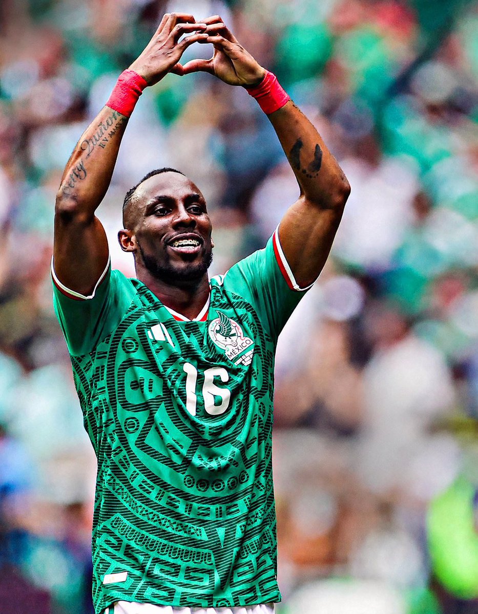JJCH23's tweet photo. Años que no veía un juego tan dinámico como el que está demostrando la #SelecciónMexicana esta noche en contra de @FEFecuador Un 2-0 bastante merecido. Esperemos que así siga, ya nos hace falta un 3G Ganar, Gustar y Golear por parte de la @miseleccionmx
Sin tirarse atrás 🍻 https://t.co/wmSCHedAiP