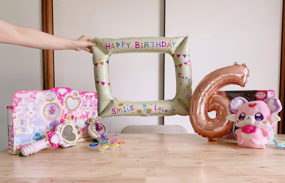 kurihara_'s tweet photo. 今日は娘の誕生日🎊🎂

パーティー会場設営完了です！💪🏻 https://t.co/NVoc88H0QK