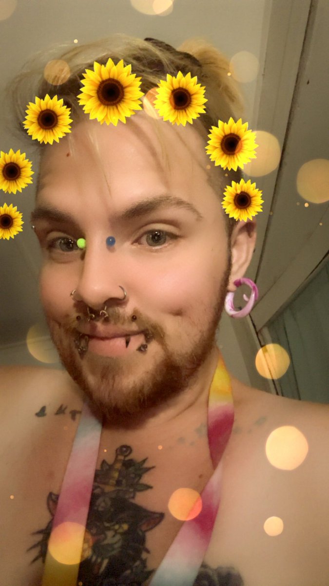 trans_kota's tweet photo. 🌻 🌻 #transman #sunflower #snapchat #snapchatfilter #polyamorous #poly #pansexual #transgender #transpride https://t.co/1AMcm69Cs2