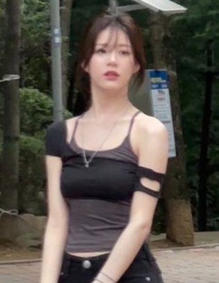 altheviareth's tweet photo. her in 144p                                        her in 8k https://t.co/EvCSJ7s9s6