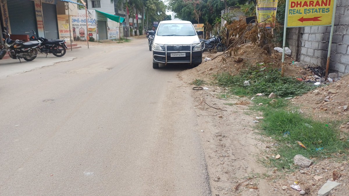 anand2men's tweet photo. @HYDTP
Car Parked incorrectly 
 
@MaheshwaramTrPS @VanasthaliTrPS @ibptrpsrck
Location Near Vignan Integrated High School Nadergul https://t.co/XVeeqrWRkv