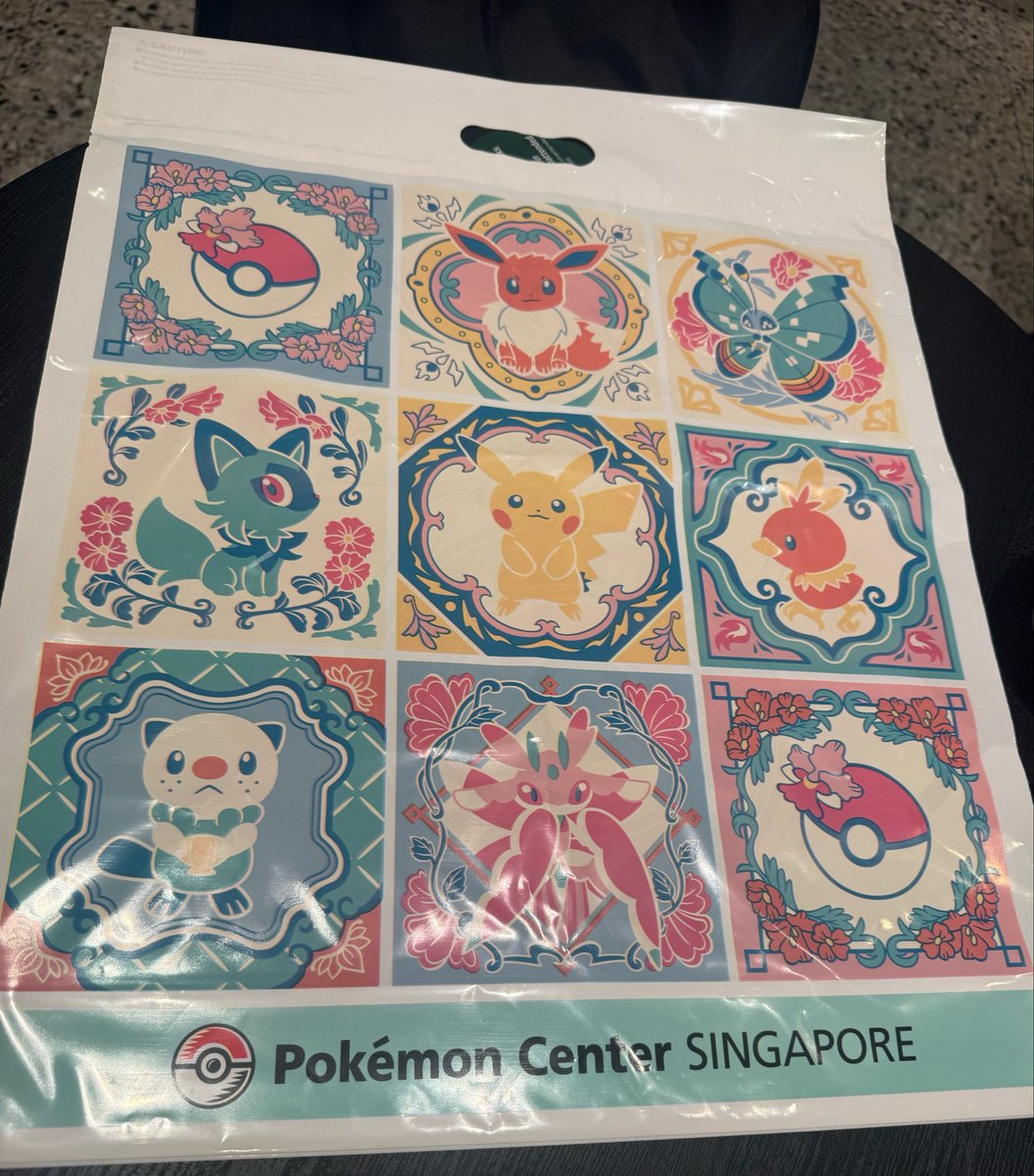 singaposhlife's tweet photo. 新しいショッパーだよ🥹💖

プラナカンタイル大好き民なので、デザイン最高すぎる！お金払うから10枚くらいください…かわいいようかわいいよう🥺 https://t.co/ITVNDH55Bb