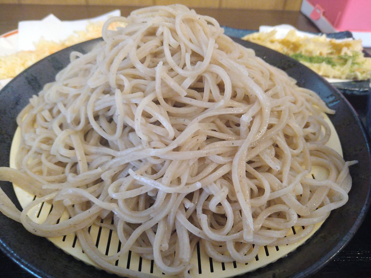 dokennyamasa's tweet photo. ゆうき庵🥢江曽島
つけカレーそば+ちくわ天+エビ天1110円
つけカレー気分でこちらへ🚙
麺量は5段階から選べ同料金。冷大は茹で前350ｇあり結構な食べ応え。カレーは濃いめでちょい辛。辛さパウダーで増せるが、私は丁度良い感じ。デザートにつけカレーエビ天いただきご馳走様😋リーズナブルな人気店。 https://t.co/LKWCYyrEDA