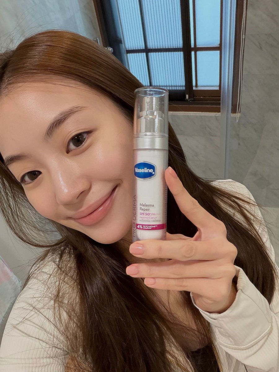 LenaMiu25_phofc's tweet photo. Miu Natsha @instagram update 01/07/2569 (2026) 💖😍

Meet the new Vaseline Pro Derma Facial Care
หมิวได้ลองวาสลีนโปร์เดอร์มาเซรั่มลดฝ้าแดด SPF50 PA++++ เนื้อดีสุดๆ มาพร้อม “ไกลโคโซม” เทคโนโลยีสลายฝ้าใหม่ล่าสุดของโลกจากวาสลีน สลายฝ้าแดดถึงระดับเซลล์ พร้อมสร้างเซลล์ผิวใสตั้งแต่วันแรกที่ใช้ 🩵✨

https://t.co/iiV9zMInru

#.ไกลโคโซมนวัตกรรมสลายฝ้าใหม่ล่าสุด #VaselineGlycoxome #VaselineThailand
#MiuNatsha #หมิวณัชชา