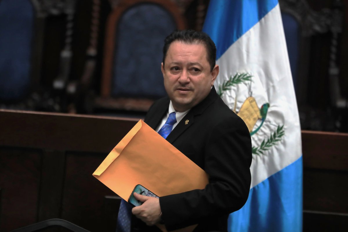 SoyJuancaaa's tweet photo. Yo personalmente no espero nada del Fiscal General del @MPguatemala Gabriel García Luna, sin embargo, si le exijo que en cumplimiento a la LOMP Art. 11 inciso 8 Y Art. 44, nombre un FISCAL ESPECIAL para el CASO USAC-CSU-WALTER MAZARIEGOS

17 DENUNCIAS Y CONTANDO!

#NoEsRector https://t.co/0VNzR3Kbe3
