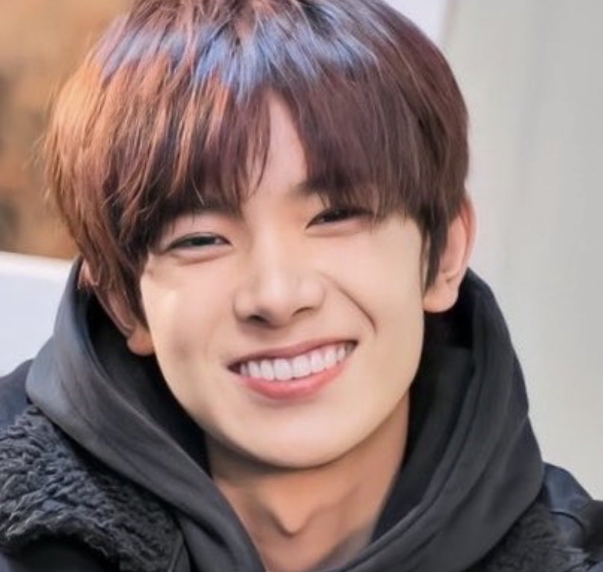 ENHA_xEngene07's tweet photo. @jjongnoxx @ecemfrom No, cuz how is that even an insult??? His teeth are literally so beautiful and personally I strive to have teeth like him. At this point they are just making fun of him to do something with their jobless boring lives. 😔✌️😒 https://t.co/A28gZ94rXA
