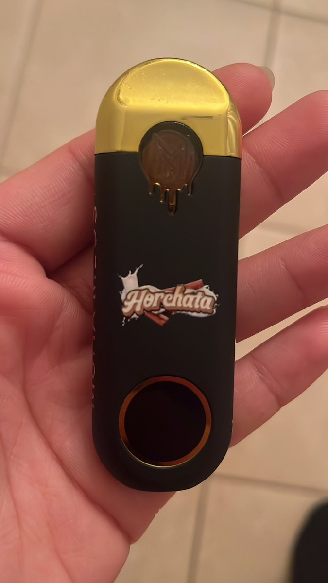 vrwqfs's tweet photo. Smokes my horchata flavored dispo https://t.co/Y51ONRp5Wv