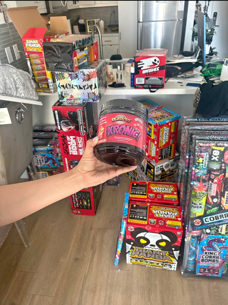 ThomasTheFirst's tweet photo. Facebook marketplace is great for buying not fireworks https://t.co/hFP1TJPpqT