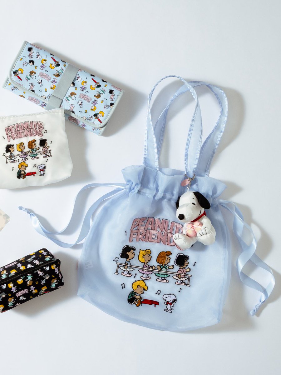 Chacott_jp's tweet photo. 【7/17(金)発売】Chacott×PEANUTS™ コラボレーションアイテムが登場！

世界中で愛され続けるPEANUTS™とのコラボレーションアイテムが登場します。 シュローダーのピアノ伴奏に合わせ、バレエの先生に扮したスヌーピーのもとでルーシー、サリー、ペパーミントパティ、マーシーがレッスンを受ける可愛らしいシーンや、ウッドストックと仲間たちが軽やかに踊る姿をチャコットオリジナルの総柄デザインで表現しました。
 思わず笑顔になるデザインをどうぞお楽しみください。

▽くわしくはこちら
https://t.co/2VQC7oIDH6

Chacott：@Chacott_jp 

#chacott #チャコット 
#peanuts #snoopy #スヌーピー