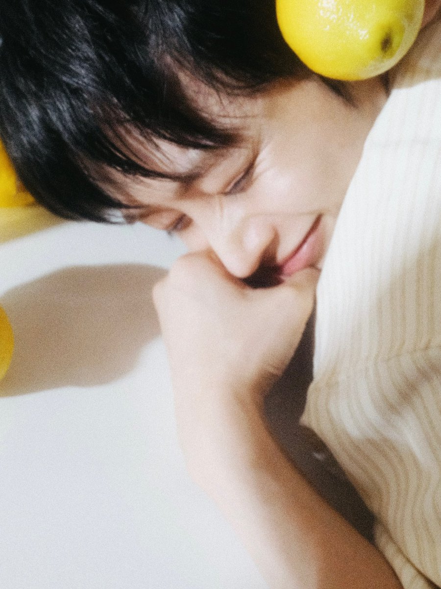 hanbinnya's tweet photo. 한빈이가 레몬 갖고 화보를 찍어왔어..
그건 그렇고 머리 뭐야?? 언제 잘랐지!!!
완전 소년미 넘친다😻😻 https://t.co/EWppqkE8Kb