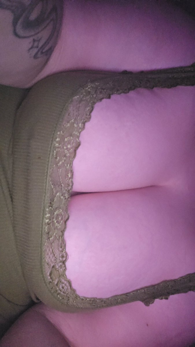 delilahs__world's tweet photo. Rt if I can send tits in your dm!!!!💜

❥#nsfw #bbw #teen ❥ https://t.co/cR9e7D2Gzz