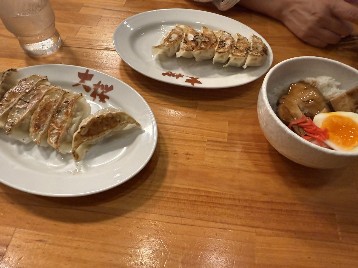ruuugolf's tweet photo. 先日の晩飯
お客様からサービス券貰えるから
ラーメンと餃子はサービスしてもらえます。
格安晩飯、ありがたやー https://t.co/2JeKJSxw7I