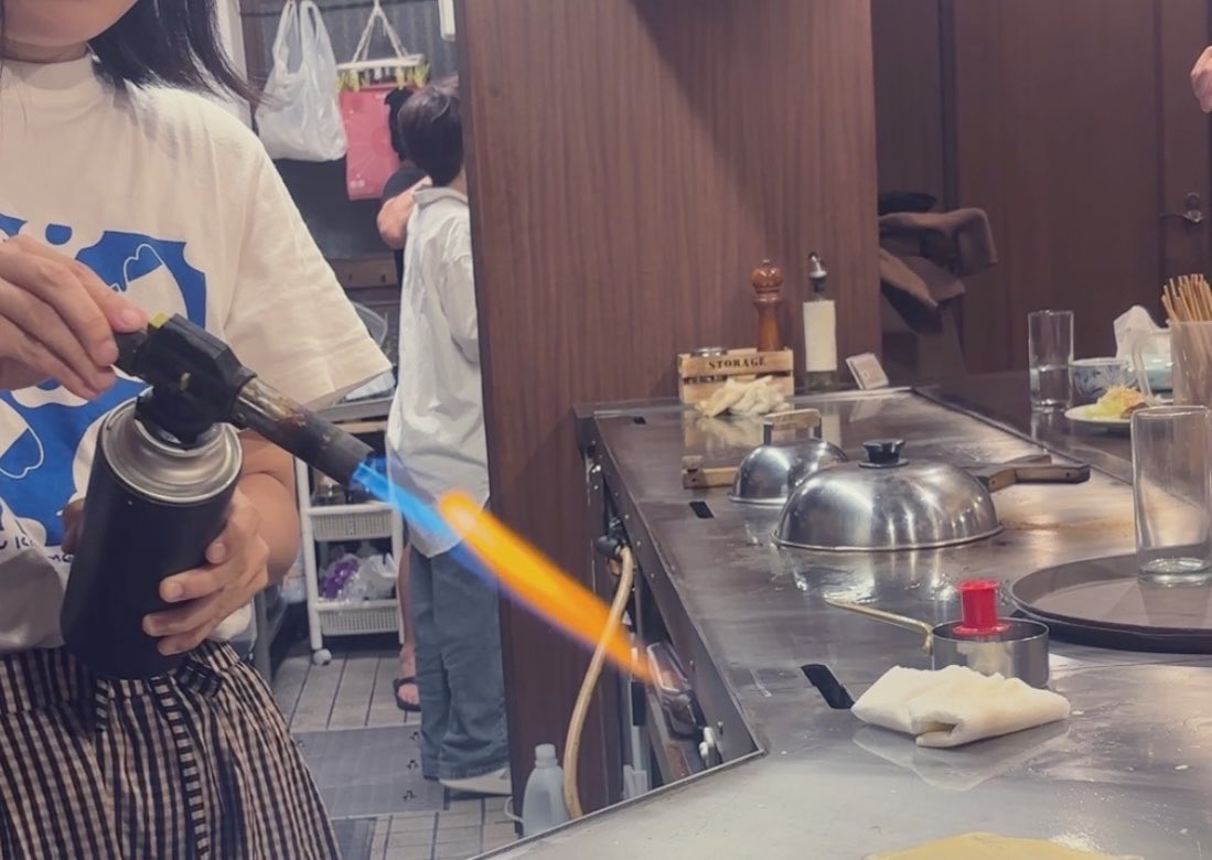 minoer29's tweet photo. こども食堂でハンバーグ。
この焼きめが香ばしくて
たまらないのね😌

昨夜は鉄板クレープ担当を👩‍🍳
生地のまわりをあぶって
しっとりパリパリ2度美味しい◎

こどもたちが
たのしそうにトッピングする姿
癒されました😌 https://t.co/Pjj95Bjbb3
