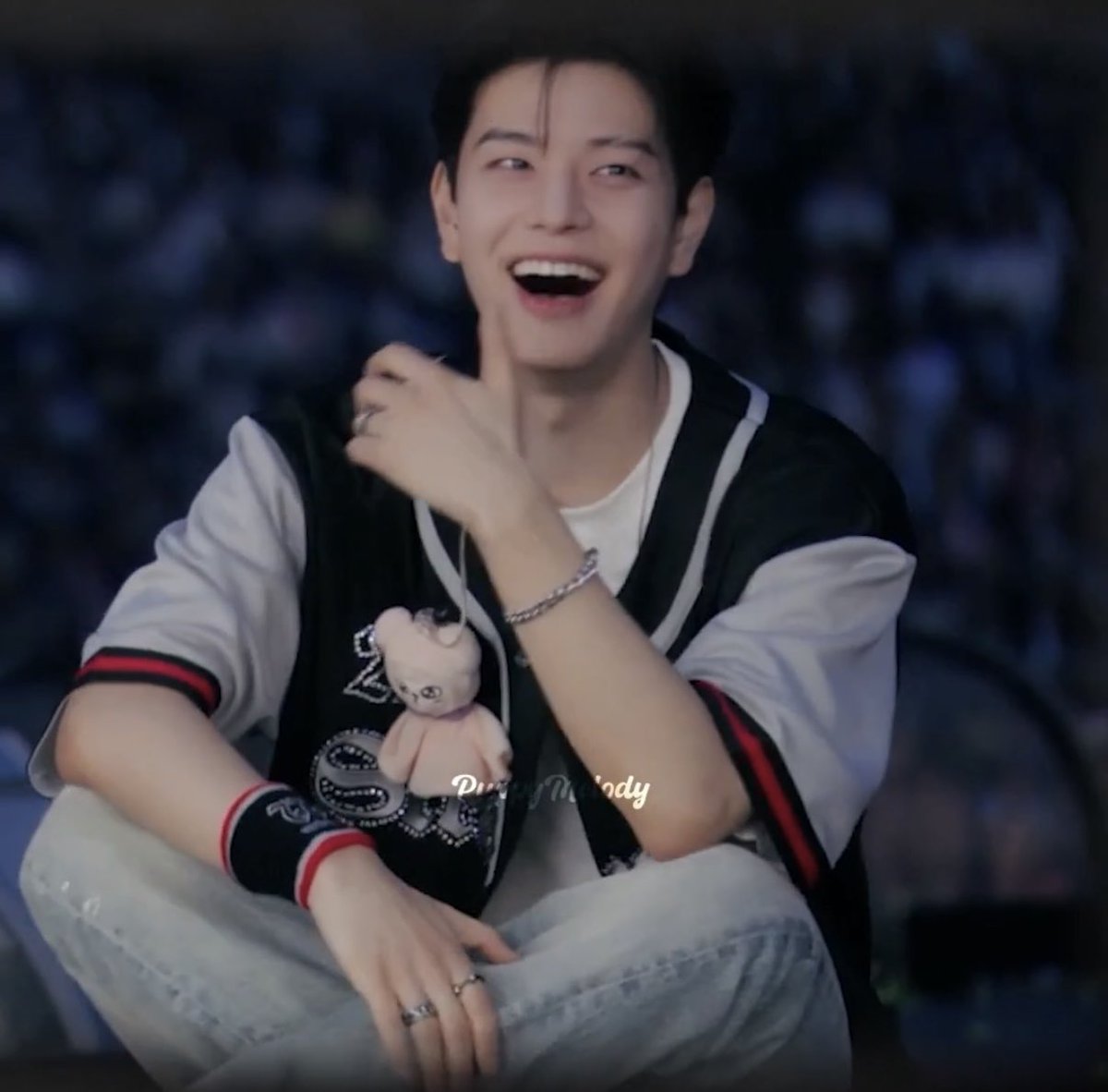 bvmbIebri's tweet photo. giggling and kicking my feet over shy blushy smiley seungmin https://t.co/4zjHKhR1zN