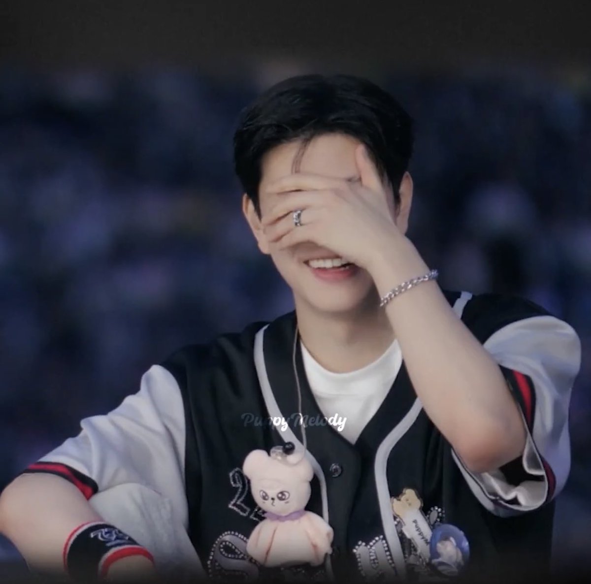 bvmbIebri's tweet photo. giggling and kicking my feet over shy blushy smiley seungmin https://t.co/4zjHKhR1zN