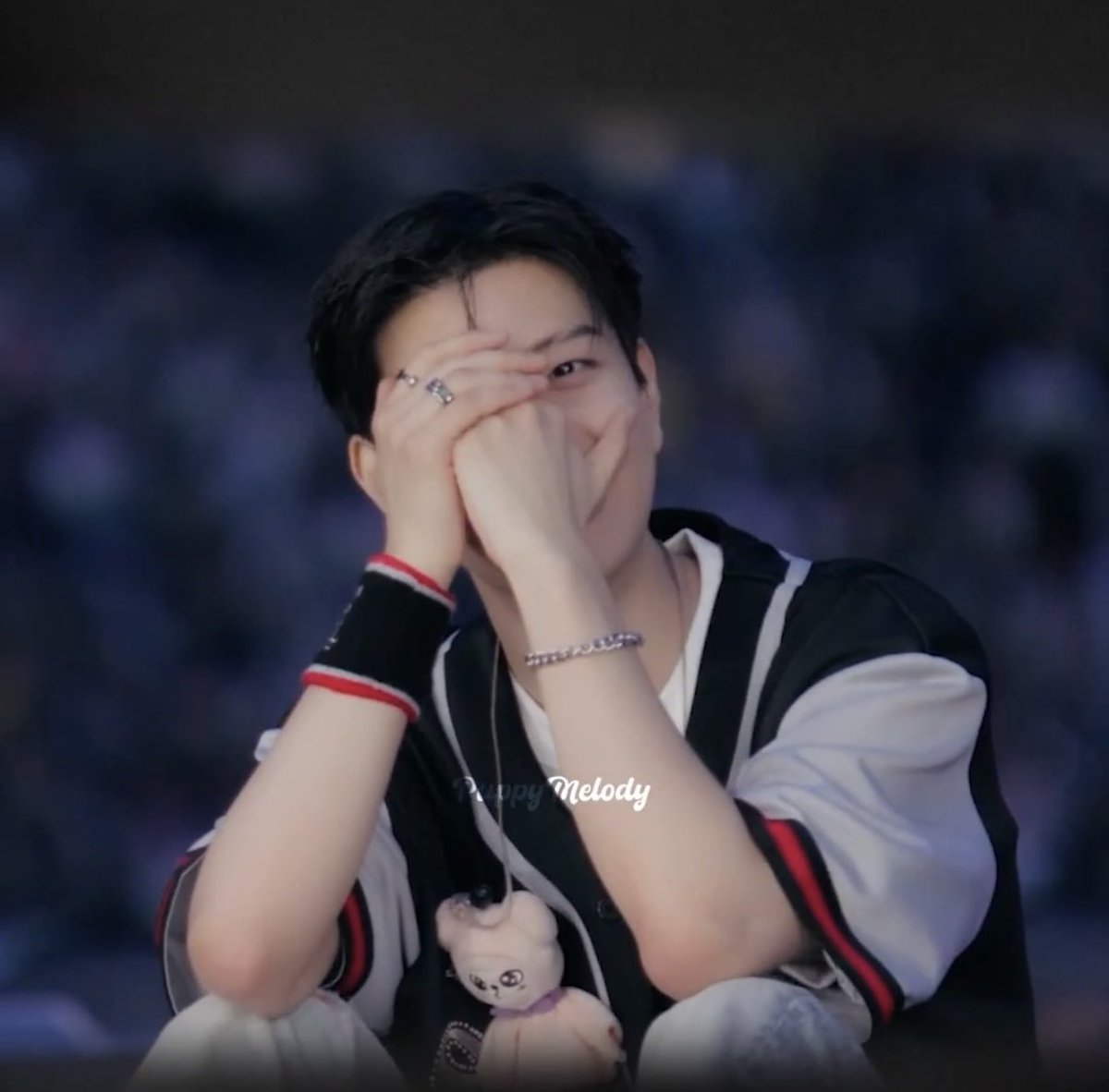 bvmbIebri's tweet photo. giggling and kicking my feet over shy blushy smiley seungmin https://t.co/4zjHKhR1zN