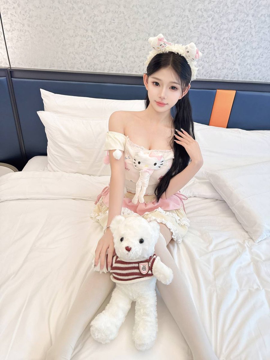 paco1407's tweet photo. #长沙
👉助理@francieleroman2
久久联妹子白嫖勿扰
其实，时间才是人生的过客，它既想留下岁月的痕迹，又想抹去岁月的记忆！
银盆岭街道
#岳麓 https://t.co/x9Yfl8VpNZ