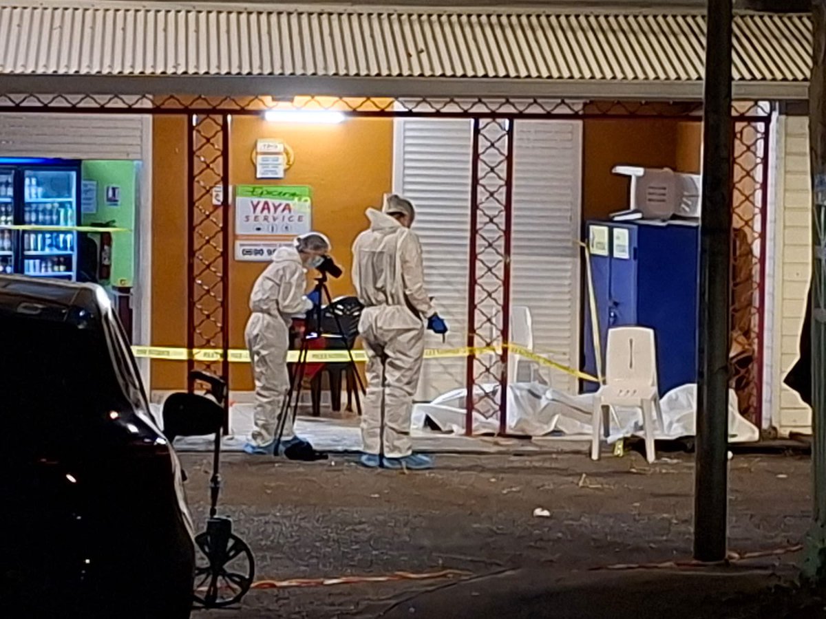 StimpflingEric's tweet photo. #FaitsDivers🔴🔴🔴
2 morts et 6 blessés dont un enfant de 3 ans suite à une fusillade à Capesterre Belle-Eau peu après 19 heures ( sources concordantes)
(📷 #LudovicGaydu)
@guadeloupela1e @ProcureurBasseT @PoliceNat971 https://t.co/9dy3wZP8HV