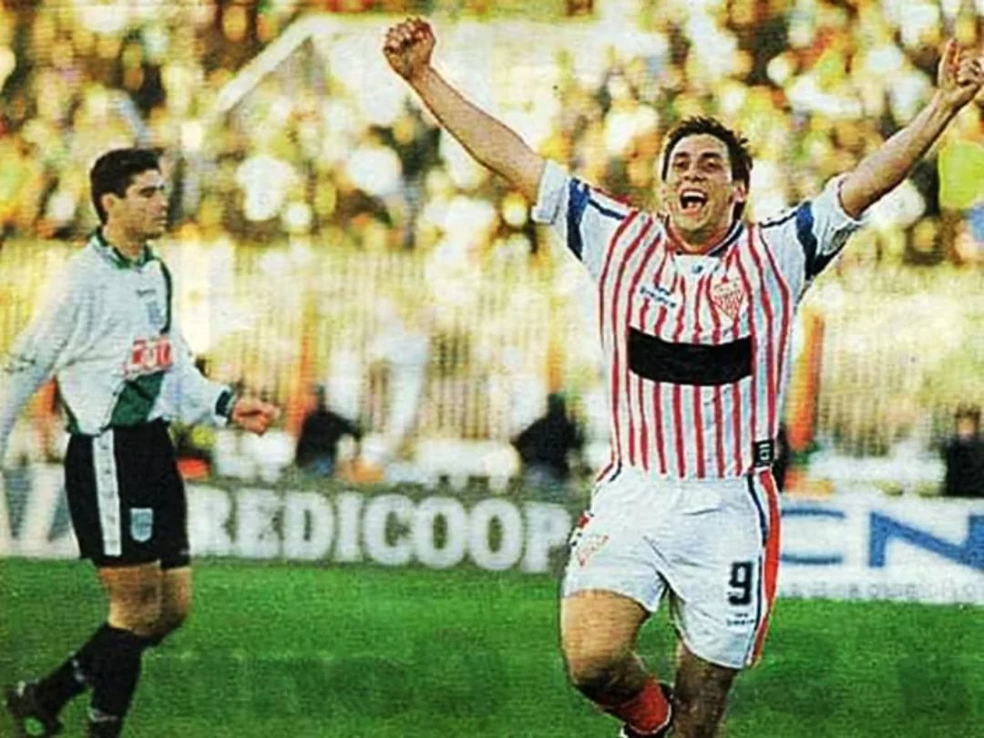 ValenMazzoo's tweet photo. 🔙📆 Un día como hoy, pero del año 2000...

Semifinal del Torneo Reducido por el ascenso a Primera División.
Los Andes 2 (De Sagastizábal y Ferrer) 🔴⚪
Banfield 0 🟢⚪ https://t.co/O7do9XJsHu