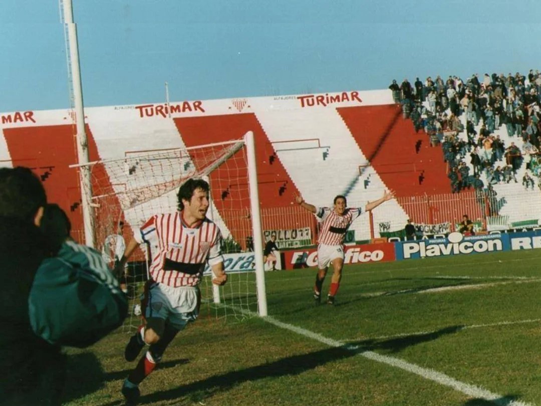 ValenMazzoo's tweet photo. 🔙📆 Un día como hoy, pero del año 2000...

Semifinal del Torneo Reducido por el ascenso a Primera División.
Los Andes 2 (De Sagastizábal y Ferrer) 🔴⚪
Banfield 0 🟢⚪ https://t.co/O7do9XJsHu