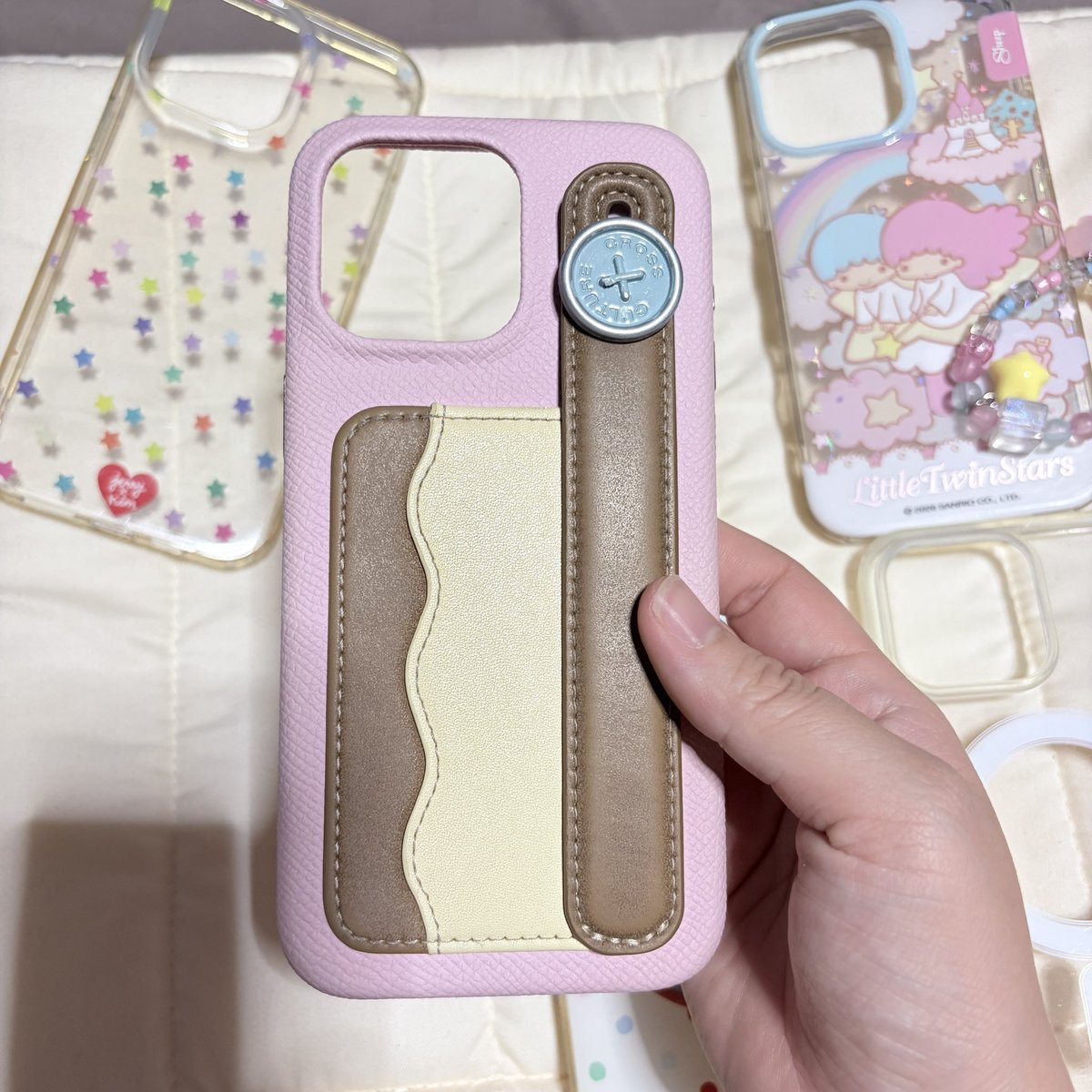 madamlinnn's tweet photo. ส่งต่อ👀💝⭐️ เคสสส iPhone 15 promax 

1.  ดอกพิกุล amuse.stuff🍪 150
2. กระดุม น่ารักมาก cross💘 culture 380
3.  Little twins stars ⭐️ apple sheep 450 📮ค่าส่ง 30เหมาๆ
#เคสไอโฟน #เคสไอโฟน15pm #เคสapplesheep #applesheep  #ส่งต่อapplesheep   #amusestuff #jerryxkimdotstick https://t.co/7wYktqiU9o