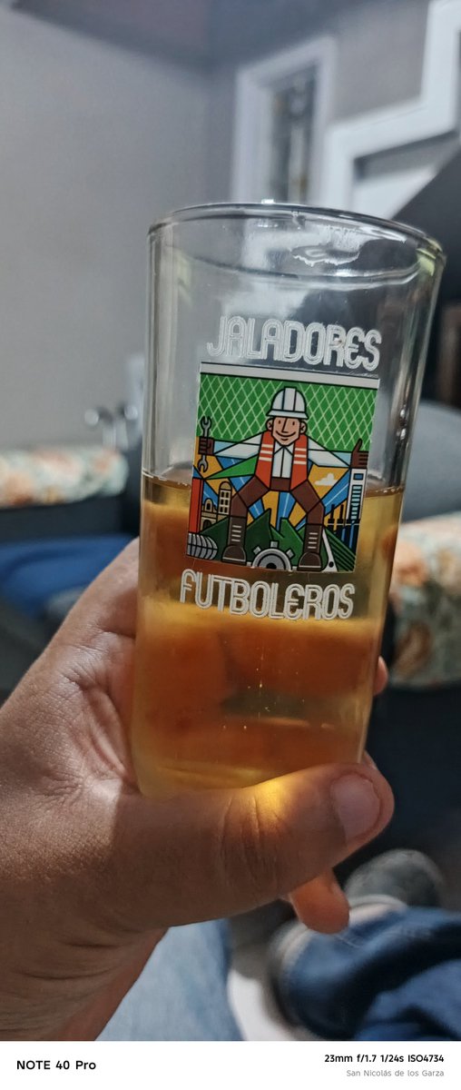 cesar_gzz's tweet photo. Mientras se ve el partido de @miseleccionmx disfrutando de una cheve en los vasos de mi compadre @guffocaballero https://t.co/ZjiBeXJfMG