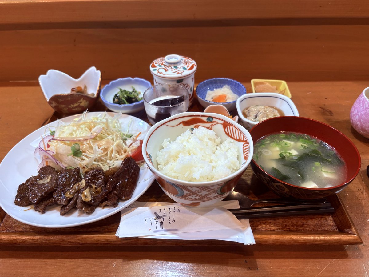 dp7v8's tweet photo. とある日🦖

坂出にある
食処ゆとりへ🐾

やわらか牛ステーキをいただきました🐮😋

お肉はやわらかくてジューシー✨
噛むたびに旨みが広が��
ご飯がどんどん進みます🍚

小鉢もたくさん付いていて
満足感のあるランチでした👍

ごちそうさまでした🙏

#香川 #坂出 #ランチ https://t.co/ru5fnuQny4