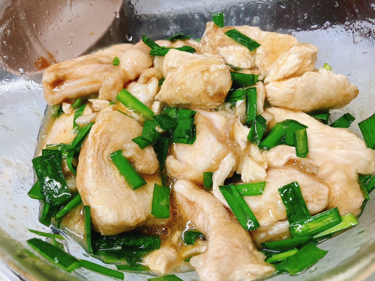 kakuriyon's tweet photo. かんたん酢と醤油のタレにニラ加えて鶏むねに和えた(⌒▽⌒)あえてね https://t.co/5ts90DrgO5