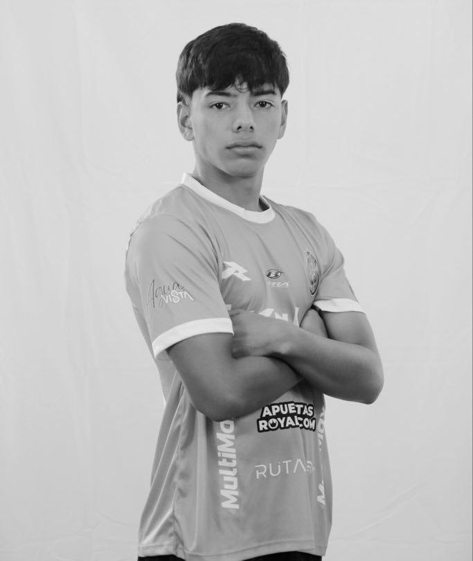 ONCEFutVe's tweet photo. Lamentamos informar el fallecimiento de José Manuel Pimentel Berríos, canterano del Deportivo La Guaira y con pasado en el Zamora FC, a sus familiares y amigos les hacemos llegar nuestras condolencias. Paz a su alma 🕊️ https://t.co/ounDDM3pnr