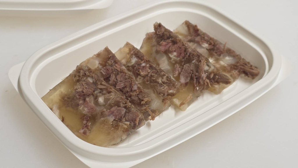 shimooka029's tweet photo. 熊野牛の煮凝り、販売中です

テールやスジなど美味しい出汁が沢山出る部位を使い、旨味を凝固させました

無駄な脂や不純物を取り除き、黄金色の出汁だけを固めた美味しさの塊をぜひお召し上がりください

#お問い合わせ
☎︎0597853221
https://t.co/wKPuHyxo4m

#下岡精肉店 #GBP https://t.co/Np7Jpwvm5G