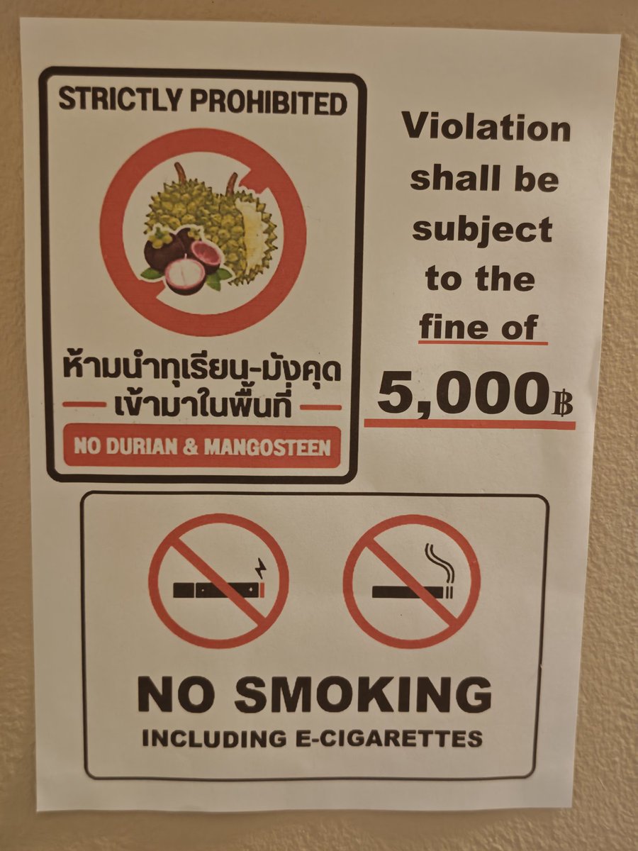 samsontakahashi's tweet photo. タイのドリアン屋台はイートインスペースが付いてる場所がほとんど無いので困る https://t.co/sbwRRDYlX3