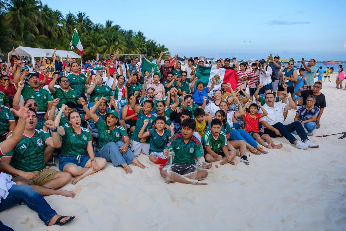MaraLezama's tweet photo. 🇲🇽💚🤍❤️ ¡México va ganando 2-0 ante Ecuador y todo #QuintanaRoo vibra con nuestra Selección!
Desde Isla Mujeres, Cancún, Chetumal, Bacalar, Cozumel, Tulum y cada rincón del estado, alentamos con el corazón en este gran encuentro. 🇪🇨🔥
💪🏽 En todas las sedes del #FutFest del Caribe Mexicano cantamos, celebramos y apoyamos juntos. ¡Vamos, México, con todo hasta el último minuto! 🏟️
#SomosMéxico