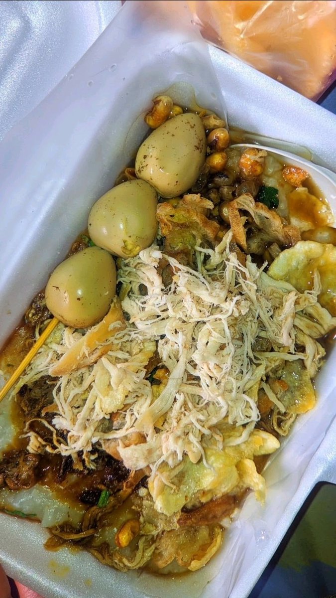 cewekpusink's tweet photo. kalian tim bubur di aduk apa tim pikiran campur aduk? https://t.co/hMxLlBEY4R
