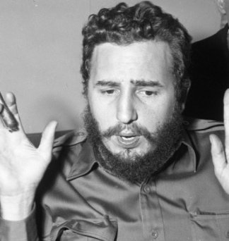 DanielMFons's tweet photo. 1961, En las Palabras a los Intelectuales Fidel aseveró que la Revolución no sólo transformaba la economía y la política, sino que traía consigo ➕ cultura y ➕ 🎨 🎭 para el pueblo. 

Hoy debemos descolonizar todo ✨🇨🇺

No seremos colonia de nadie. https://t.co/0lLXm9lShk