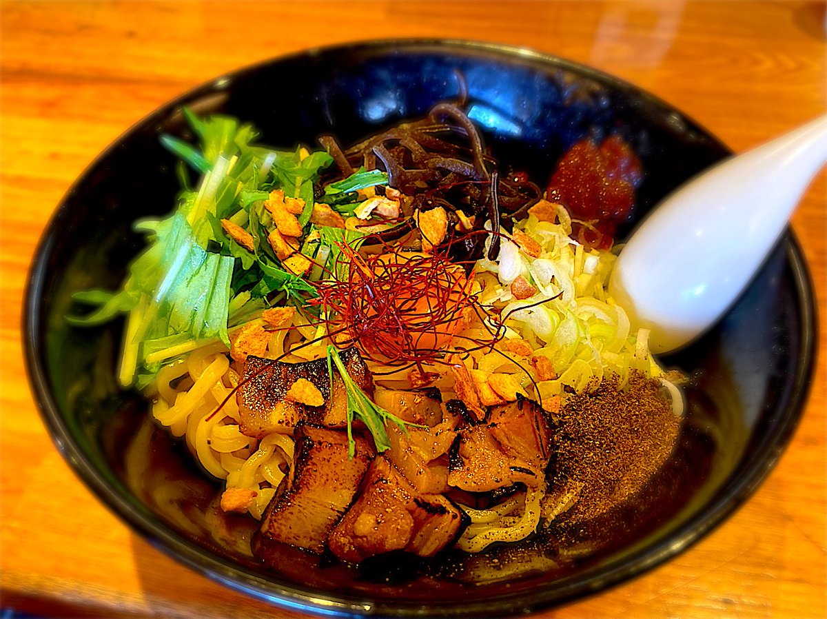 nibo346's tweet photo. 江古田　三四郎です。
お待たせしました、本日もオープン致しました👌
昼15時まで
夜17時から22時まで
夏季限定　山椒・油そば980円
卓上のニンニクやラー油などでもお楽しみください🍜
#煮干しラーメン
#江古田 https://t.co/IfH6ZMf57i