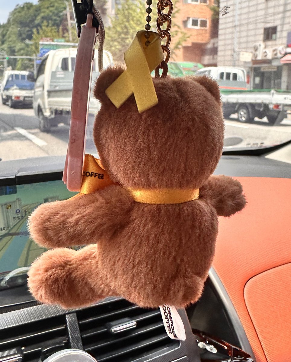 dia051666's tweet photo. 광고모델을 이렇게까지 빨아먹는
회사가 또 있을까
감당안되면 놓으세요
게다가 며칠된 기사로 아직도 핫게
보내는 방탄 악개들
광고비 처드시고도 방관하는 하이브 
아주 손발이 착착 맞으시네
컴포즈 이제 안가요 니들 좋아간거 아녔음 https://t.co/XoFUWRDLMa