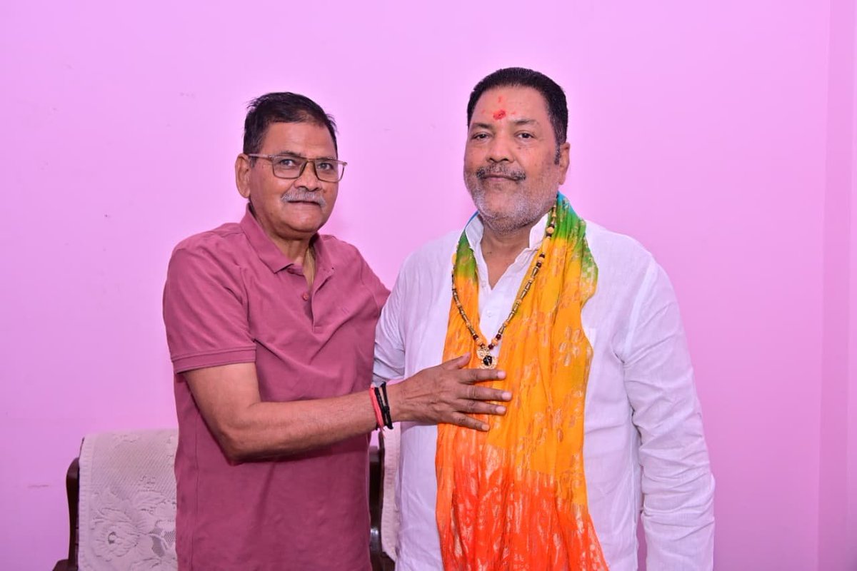 babbu_bhaiya's tweet photo. बरेली स्थित आवास पर भारतीय जनता पार्टी के वरिष्ठ नेता श्री इंजी. आर. एस. पाल जी से शिष्टाचार भेंट कर संगठनात्मक विषयों एवं जनहित से जुड़े विभिन्न मुद्दों पर आत्मीय चर्चा की।  

#Dataganj #RajeevKumarSinghBabbuBhaiya https://t.co/oqbOEnRmjO