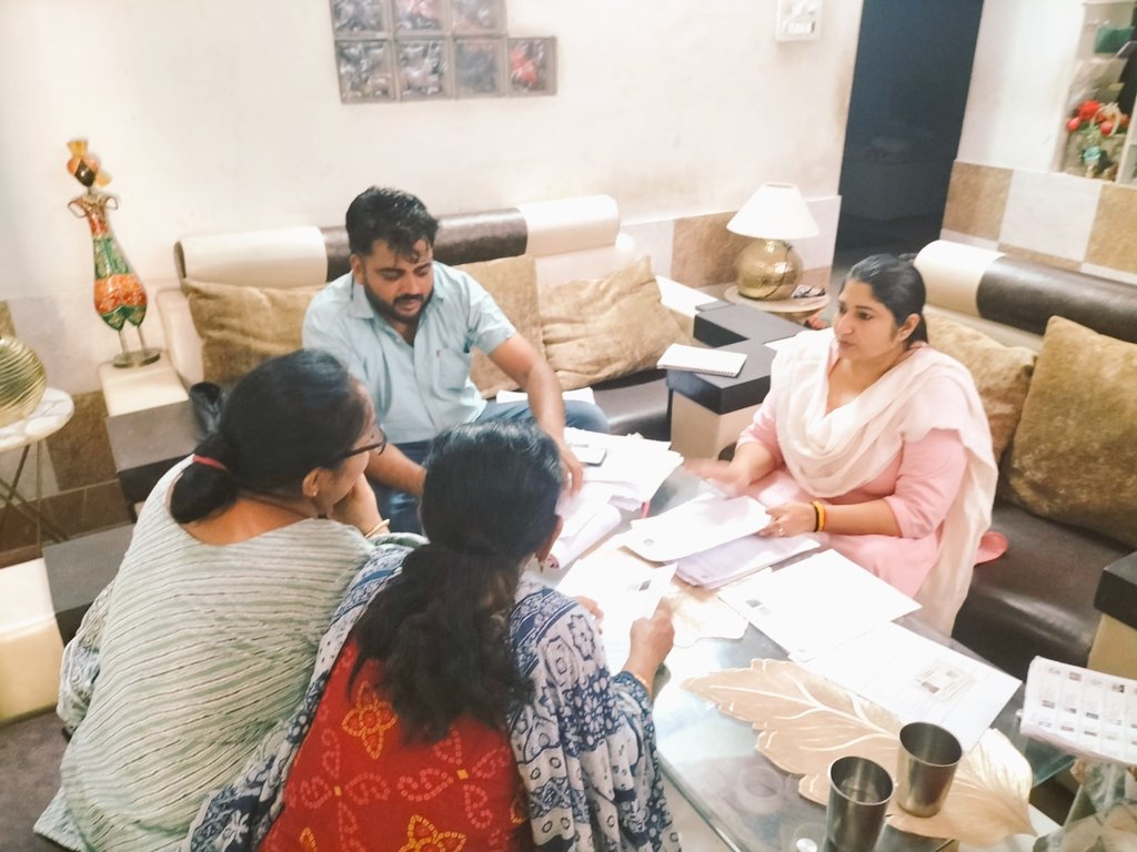 DrNehaDhawan's tweet photo. #SIR
Booth 61, Hansi Distributing Enumeration form with BLO and providing info to the citizens in neighbourhood Neha Dhawan
#AwarenessDrive #Information
@DrSatishPoonia @bjparchanagupta @BJP4Haryana @BJP4India @ECISVEEP @DiprHaryana @TawdeVinod @NayabSainiBJP @PhanindranathS3 https://t.co/mgrEnd4yLJ