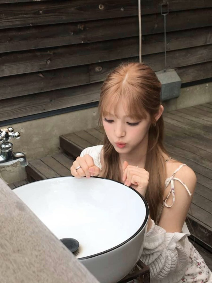 Yuhazzle's tweet photo. Starting the new month by looking for some new friends since I’ve been staring at this sink for too long. Spare me a ‘hi’ and I’ll give you my undivided attention like I’ve been giving it to the sink! 𑣲₍ ᐢ. .ᐢ₎

A repost would be great too, anyway! https://t.co/Id8Mg9Noqi