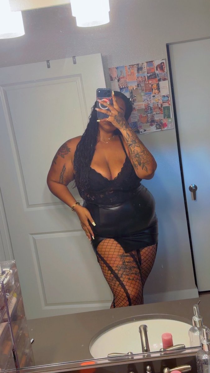 Callmenique_'s tweet photo. Dumpski from last night 🖤✨😈 https://t.co/zx79qx9jwJ