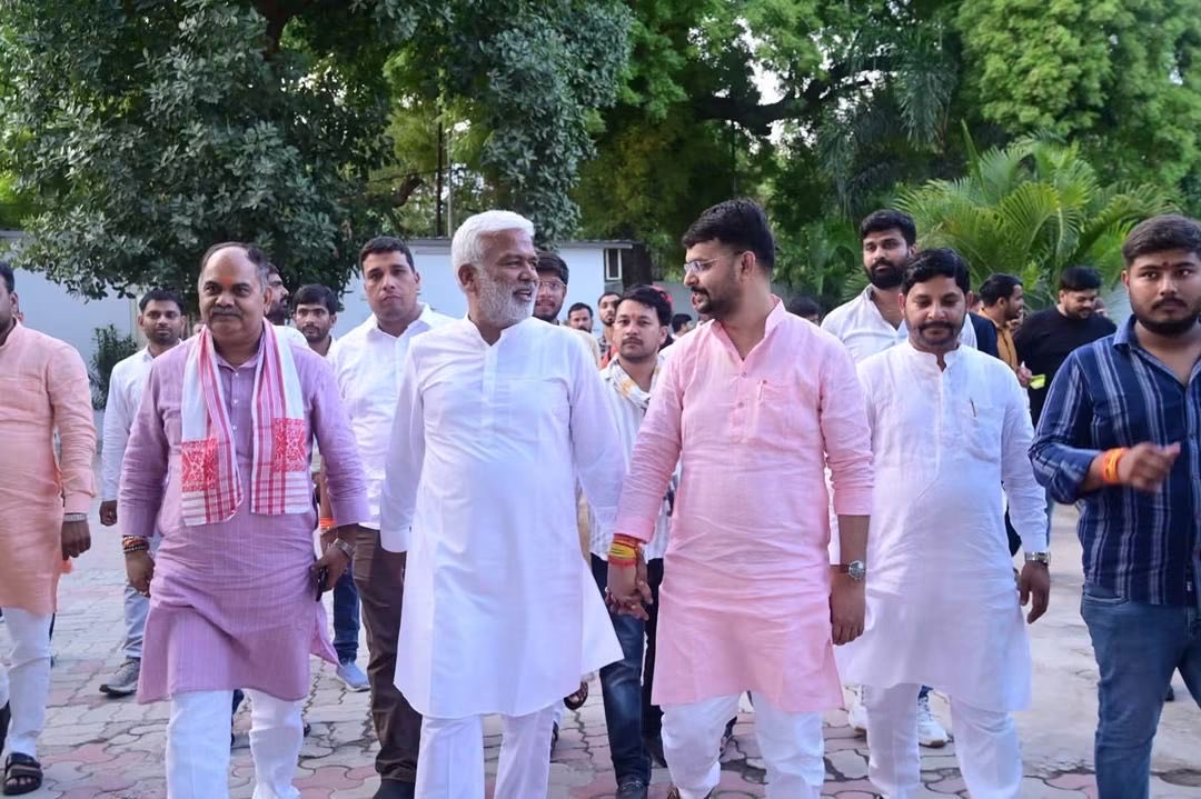irohitmishrabjp's tweet photo. राजनीति में पद से बड़ा होता है व्यक्तित्व,आदरणीय स्वतंत्र देव सिंह जी इसका श्रेष्ठ उदाहरण हैं।

आपसे शिष्टाचार भेंट कर आपके अनुभव,सादगी और संगठन के प्रति समर्पण से सीखने का अवसर प्राप्त हुआ,आपका मार्गदर्शन लाखो युवाओं को राष्ट्रसेवा और संगठन हित में कार्य करने की प्रेरणा देता है https://t.co/7HOW7l5zZV