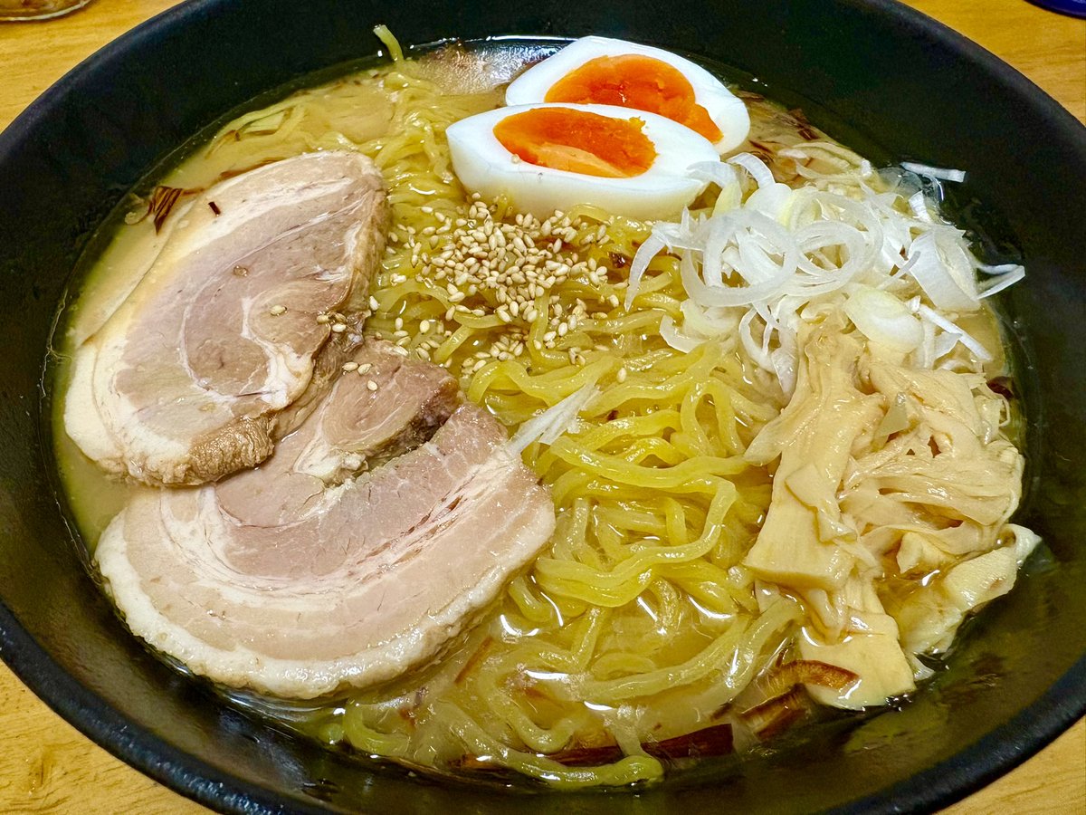 buddyo_WB's tweet photo. 貼れるものがラーメンしか無いが7月もよろしくフォロワー殿 https://t.co/NdwjqjmAU8