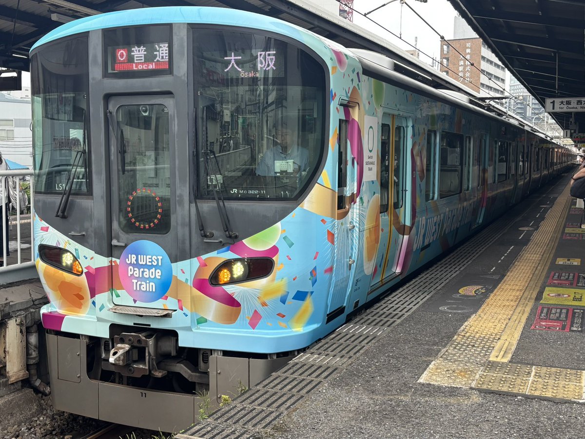 本日よりJR大阪環状線・ゆめ咲線を走行する323系「JR WEST Parade