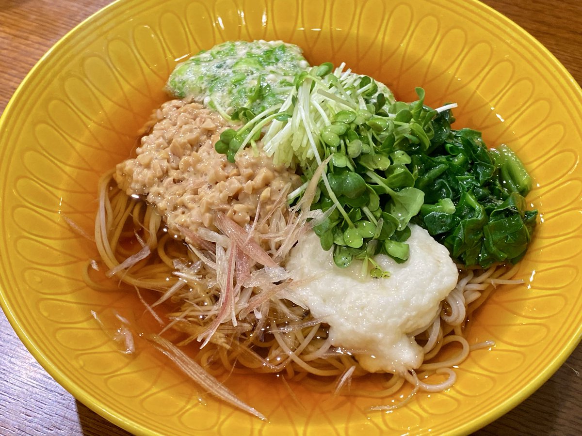 flyingcat0525's tweet photo. 文月の1食目はネバネバ包囲網。
納豆、山芋、叩きオクラ、ツルムラサキ。
ずずっと完食。 https://t.co/jA7svzk7JH