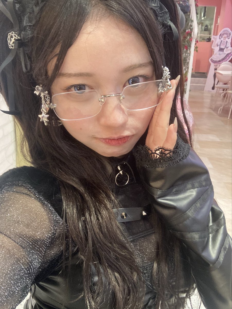 Yagami1008's tweet photo. 可愛さと格好良さとインテリ感、三拍子が揃ったあんちゃん。
改めてあんちゃん3周年おめでとう。
#めいどりーみん　#大須　#3周年 https://t.co/MDmb0kvbrG