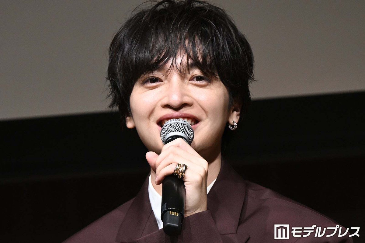 modelpress's tweet photo. キスマイ玉森裕太、現場訪れたメンバーの嘘みたいな話明かす
https://t.co/abhVVNh1nB

「これは何かのボケかもしれないと思って『これボケかなんかですか？』って聞いたら、滝汗が流れてきて」と告白。そのメンバーは天然っぽいイメージはあまりないというが「朝早かったっていうのと、現場もちょっと遠いところだったから、ちょっと疲れてたかな？」と優しく気遣った。

「マイ・フィクション」制作発表会見📺️❤️‍🩹