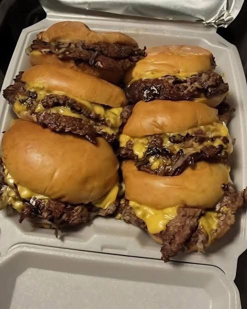 NatureS62256's tweet photo. Be honest, how many burgers can you eat? https://t.co/rxFVL7QI3o