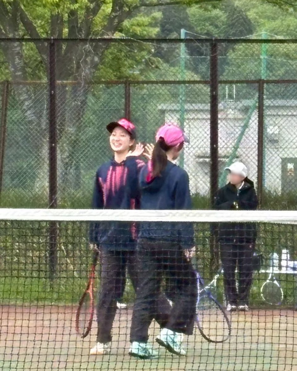 AkitaMedST's tweet photo. 5月9日に秋田大学テニスコートにて弘前大学さんと練習試合を行いました！
久々の練習試合で緊張感もありましたが、実りの多い試合になりました✨
1年生は初めての他校との試合になりました☺️ https://t.co/xnghP5a6jq