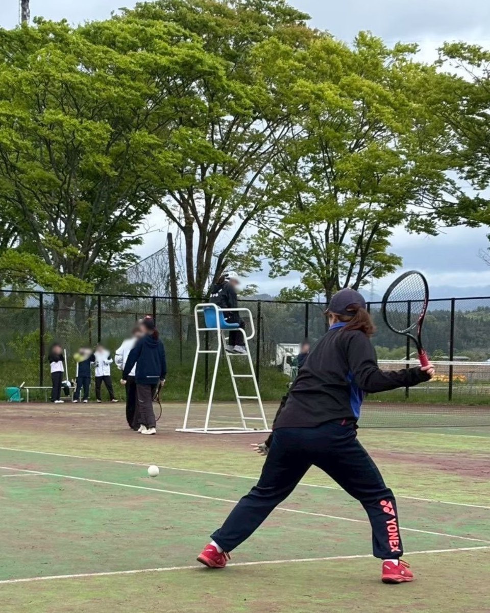 AkitaMedST's tweet photo. 5月9日に秋田大学テニスコートにて弘前大学さんと練習試合を行いました！
久々の練習試合で緊張感もありましたが、実りの多い試合になりました✨
1年生は初めての他校との試合になりました☺️ https://t.co/xnghP5a6jq